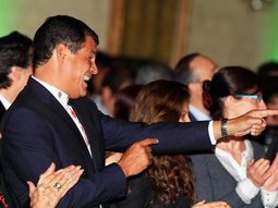 correa fue reelecto con mas del 56 por ciento de los votos correa fue reelecto con mas del 56 por ciento de los votos