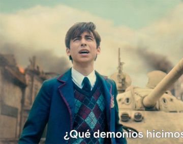 Escena de apertura de la&nbsp;2da temporada de la serie Umbrella Academy (Foto:&nbsp;@NetflixLAT)&nbsp;