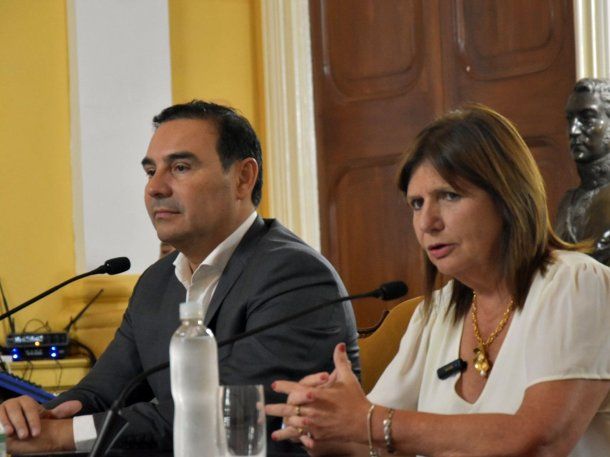 El gobernador de Corrientes, Gustavo Valdés y la ministra de Seguridad de la Nación, Patricia Bullrich.