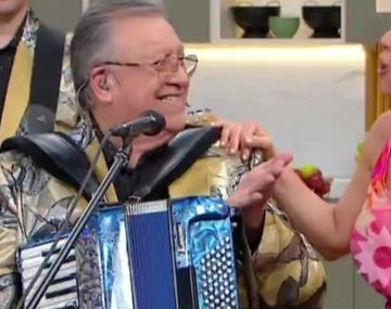 El picante momento en vivo de Monteverde con Los Palmeras: ¿Me dan la cola?