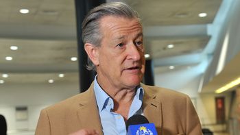 El precandidato presidencial del Partido Colorado, Gabriel Gurméndez, presentó a su equipo económico junto a varias propuestas. El precandidato presidencial del Partido Colorado, Gabriel Gurméndez, presentó a su equipo económico junto a varias propuestas.