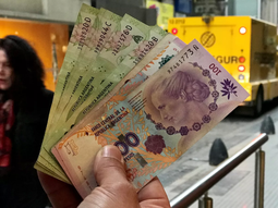 el peso argentino se devalua tambien en uruguay, ¿cuanto pagan las casas de cambio? el peso argentino se devalua tambien en uruguay, ¿cuanto pagan las casas de cambio?