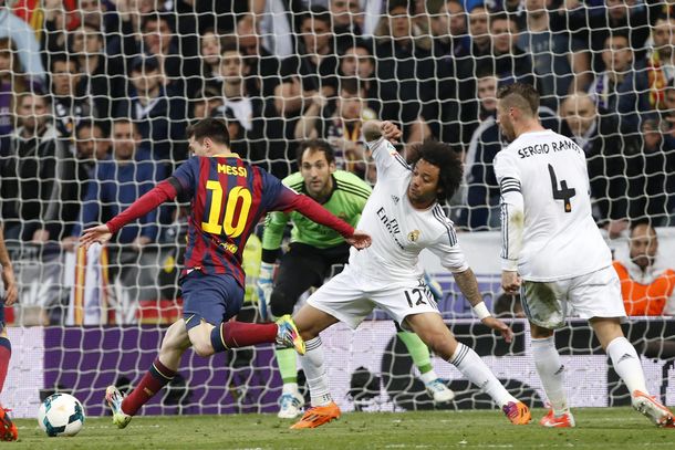 Con tres goles de Lionel Messi, el Barcelona le dio vuelta el clásico al Real Madrid