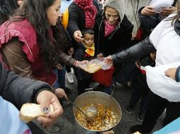 barrios de pie protestara con 100 ollas populares en la capital federal barrios de pie protestara con 100 ollas populares en la capital federal