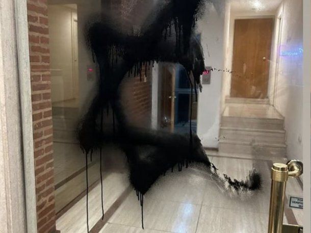 Ataque antisemita en Caballito. Foto: @JuanchaGir Ataque antisemita en Caballito. Foto: @JuanchaGir