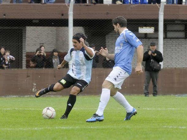 Ortega pidió más respeto para Cavenaghi y Domínguez