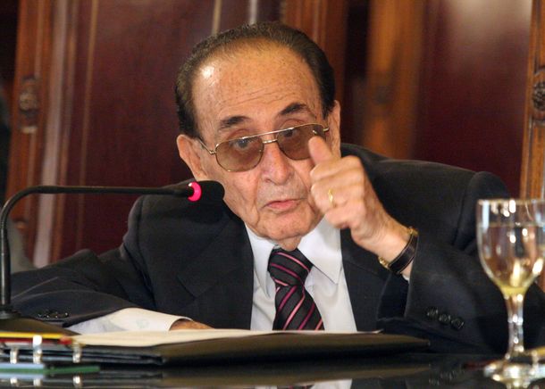 Una renuncia con un claro mensaje para Carlos Fayt