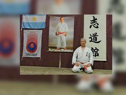 Jorge Garzón es profesor de Karate y secretario de una defensoría de abuso sexual y violencia de género