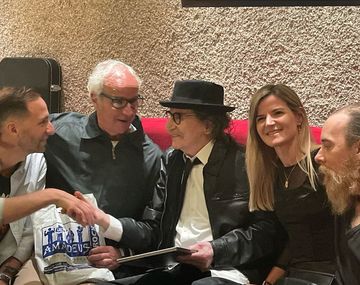 Charly celebró su cumple en un bar de Palermo con familiares y amigos