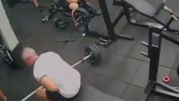 ¿error tecnico? murio un pesista en brasil tras soltar la barra y recibir el impacto en el pecho ¿error tecnico? murio un pesista en brasil tras soltar la barra y recibir el impacto en el pecho