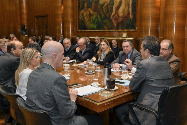 Sergio Massa tuvo su primera reunión de trabajo con su equipo en el ministerio de Economía