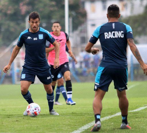 Racing: Cvitanich descartado para el clásico ante Independiente por coronavirus