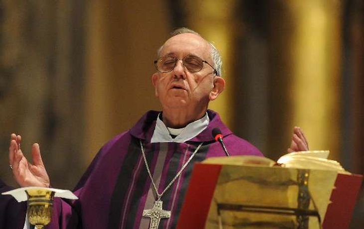 Bergoglio pidió que bauticen a los hijos de mujeres solteras