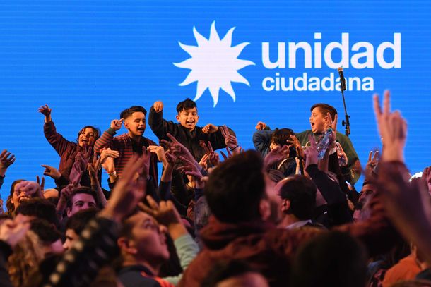 Expectativa y confianza en el búnker de Cristina, a la espera del resultado final