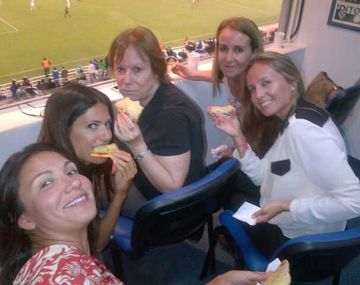 ¿Qué hacía Isabel Macedo en la cancha de Vélez?