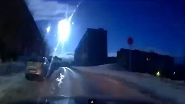 VIDEO: un meteorito cayó en Rusia e iluminó el cielo