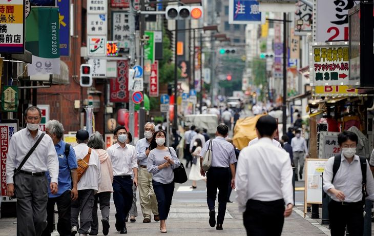 Japón: los casos de coronavirus siguen en alza y ya hablan de una tercera ola