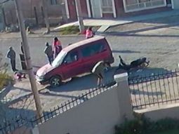 Despreciable: vio un choque y robó la billetera y el celular de la víctima