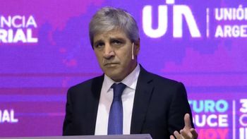 caputo, en la conferencia de la uia: es dificil flotar si la alternativa es el comunismo caputo, en la conferencia de la uia: es dificil flotar si la alternativa es el comunismo