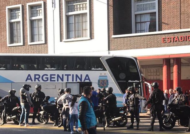 Así llegó la Selección a Huracán para la práctica a puertas abiertas