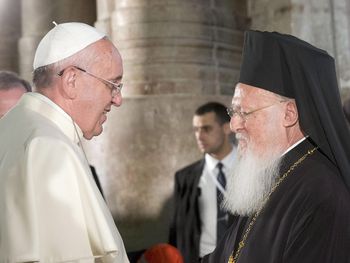 Francisco y el patriarca de Constantinopla recrearon una escena histórica