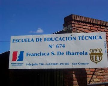 Pensó que el arma era de juguete y le disparó a una compañera