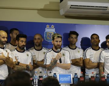 Messi anunció que no hablarán más con el periodismo enojados por las críticas y los rumores de un sector