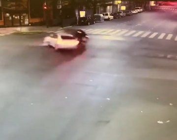 Así fue el fuerte choque entre dos autos en Boedo