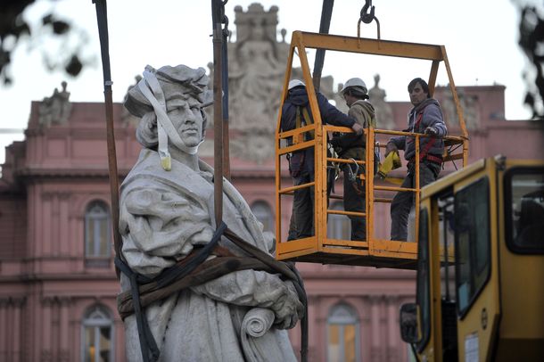 Buscan detener el  traslado de la estatua de Cristóbal Colón