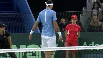 La pequeña sufrió un duro golpe y Delpo la asistió La pequeña sufrió un duro golpe y Delpo la asistió