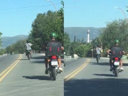 Filmaron a motociclista haciendo willy en medio de la ruta