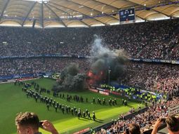 Alemania: el Hamburgo descendió por primera vez y hubo incidentes