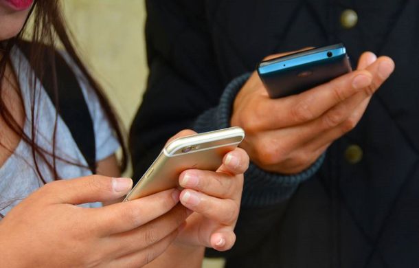 Afirman que el coronavirus puede sobrevivir hasta 28 días en billetes y celulares