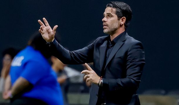 Tras irse de Boca, Fernando Gago vive una pesadilla en México: la agresión que sufrió por sus malos resultados