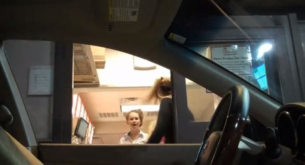 Un conductor fantasma asusta a empleados de local de comida rápida