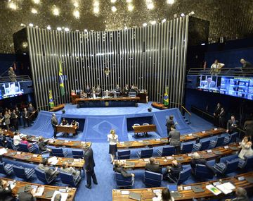 VIVO: sesión clave para Dilma en el Senado