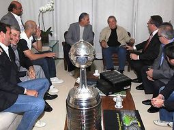 ¿para esto la ganaron? corinthians rompio la copa libertadores ¿para esto la ganaron? corinthians rompio la copa libertadores