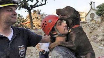 Kuperbank y su perra Lola. Foto Gentileza: La Capital Kuperbank y su perra Lola. Foto Gentileza: La Capital