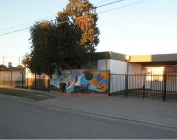 Un chico de 14 años atacó a palazos a una preceptora