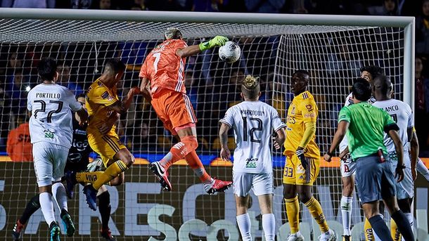 ¡Milagroso y agónico! El gol de Nahuel Guzmán que clasificó a Tigres en tiempo de descuento