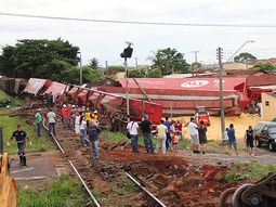Tren de carga descarriló y mató a ocho personas en Sao Paulo
