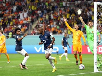 Ecuador y Países Bajos empataron 1-1 y lideran su grupo