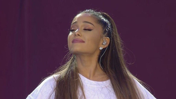 Ariana Grande volvió a cantar en Manchester tras los atentados. Ariana Grande volvió a cantar en Manchester tras los atentados.