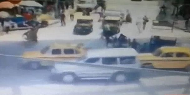 VIDEO: Así fue el derrumbe del puente de Calcuta