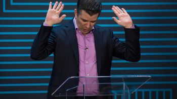 El fundador de Uber deja de ser asesor de Trump por la presión de usuarios El fundador de Uber deja de ser asesor de Trump por la presión de usuarios