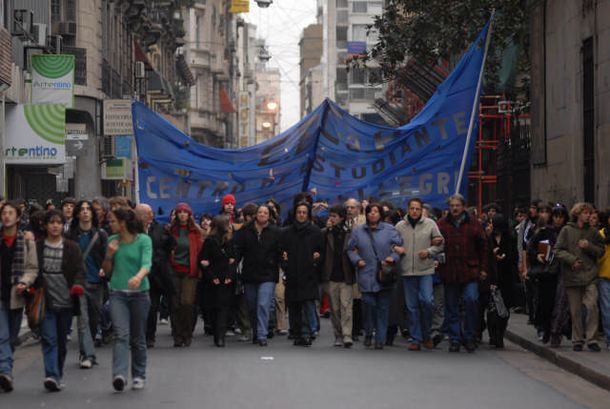 Marcha a UBA
