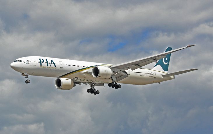 Un avión se estrelló en Pakistán.