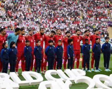 Los jugadores de Irán se negaron a cantar su himno: ¿por qué?