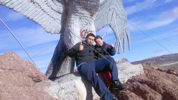 El policía y su hija fueron encontrados tirados en el sillon El policía y su hija fueron encontrados tirados en el sillon