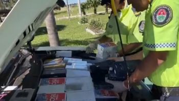 entre rios: detienen a mujeres que viajaban con 100 celulares en el motor entre rios: detienen a mujeres que viajaban con 100 celulares en el motor
